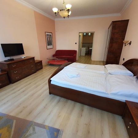 Evergreen Apartments Hotel カルロヴィ・ヴァリ エクステリア 写真