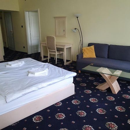 Evergreen Apartments Hotel カルロヴィ・ヴァリ エクステリア 写真