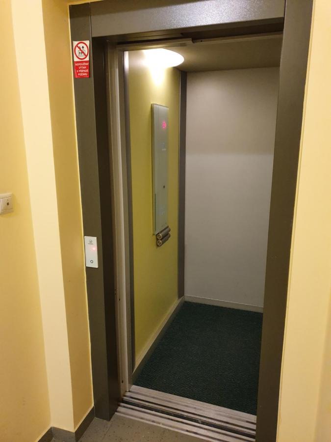 Evergreen Apartments Hotel カルロヴィ・ヴァリ エクステリア 写真