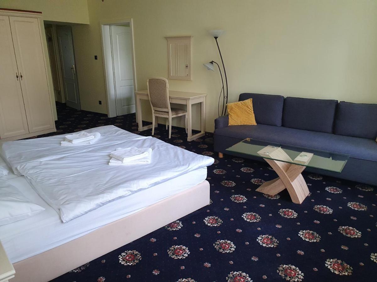 Evergreen Apartments Hotel カルロヴィ・ヴァリ エクステリア 写真