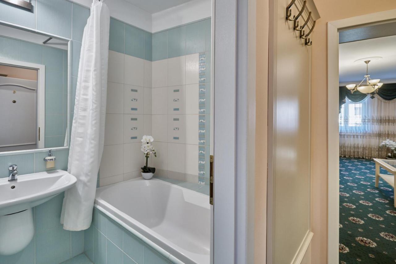 Evergreen Apartments Hotel カルロヴィ・ヴァリ エクステリア 写真