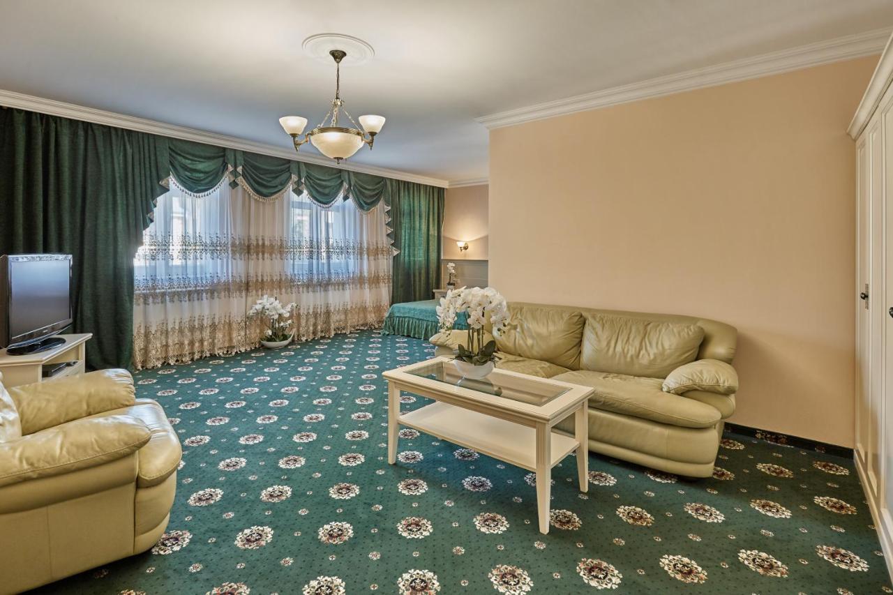Evergreen Apartments Hotel カルロヴィ・ヴァリ エクステリア 写真